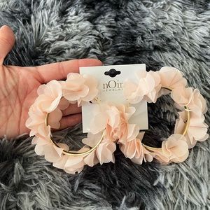 Free jewelry or accessory with every purchase